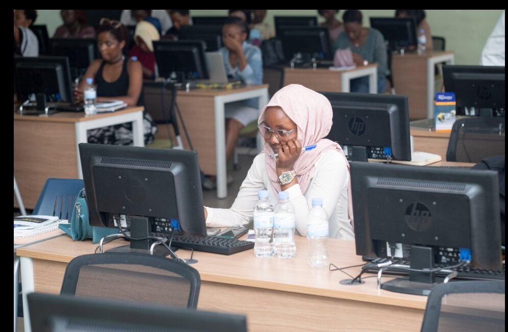 Community computer lab session